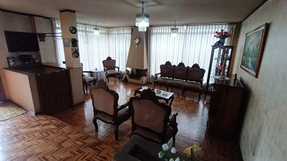 Monjas Casa en Venta Apmlia Dos Pisos — imagen 7