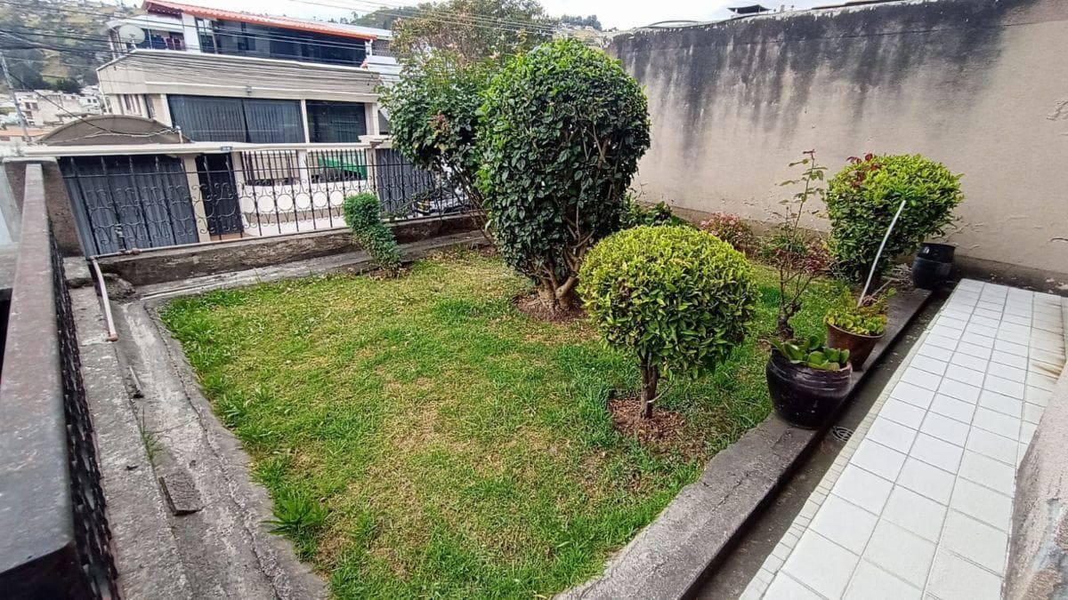 Monjas Casa en Venta Apmlia Dos Pisos — imagen 5