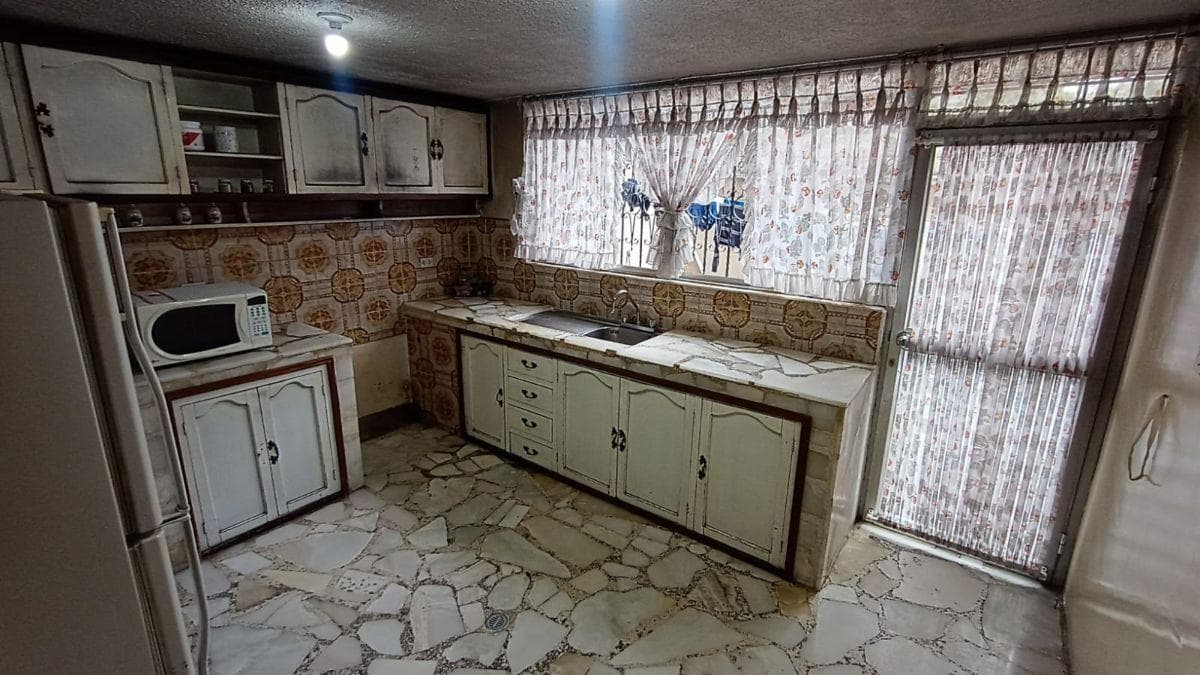 Monjas Casa en Venta Apmlia Dos Pisos — imagen 4