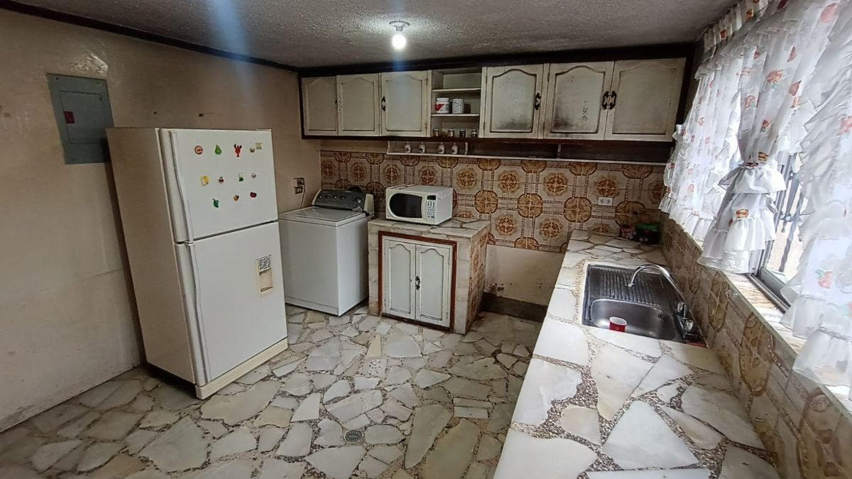 Monjas Casa en Venta Apmlia Dos Pisos — imagen 2