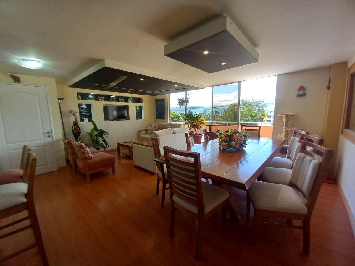 Amplio Departamento de Venta Conocoto — imagen 1