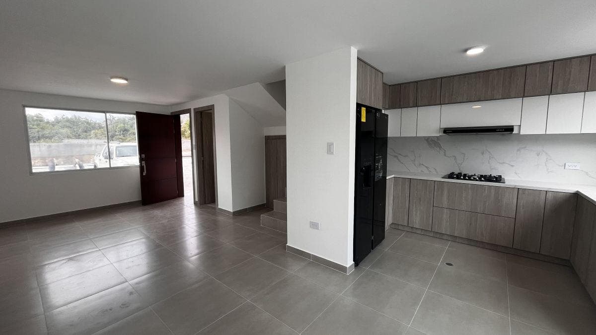 Casa de 173 m² con 3 Dorm. en Venta en Mitad del Mundo Sector La Pampa — imagen 8