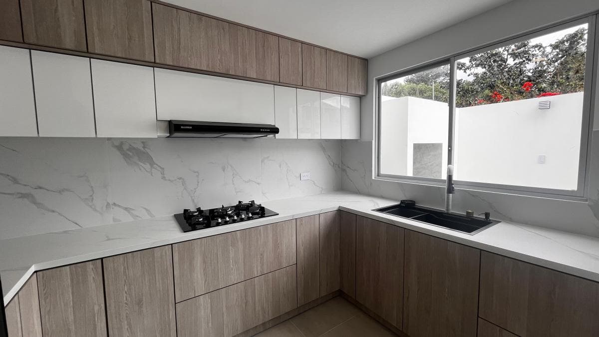 Casa de 173 m² con 3 Dorm. en Venta en Mitad del Mundo Sector La Pampa — imagen 4