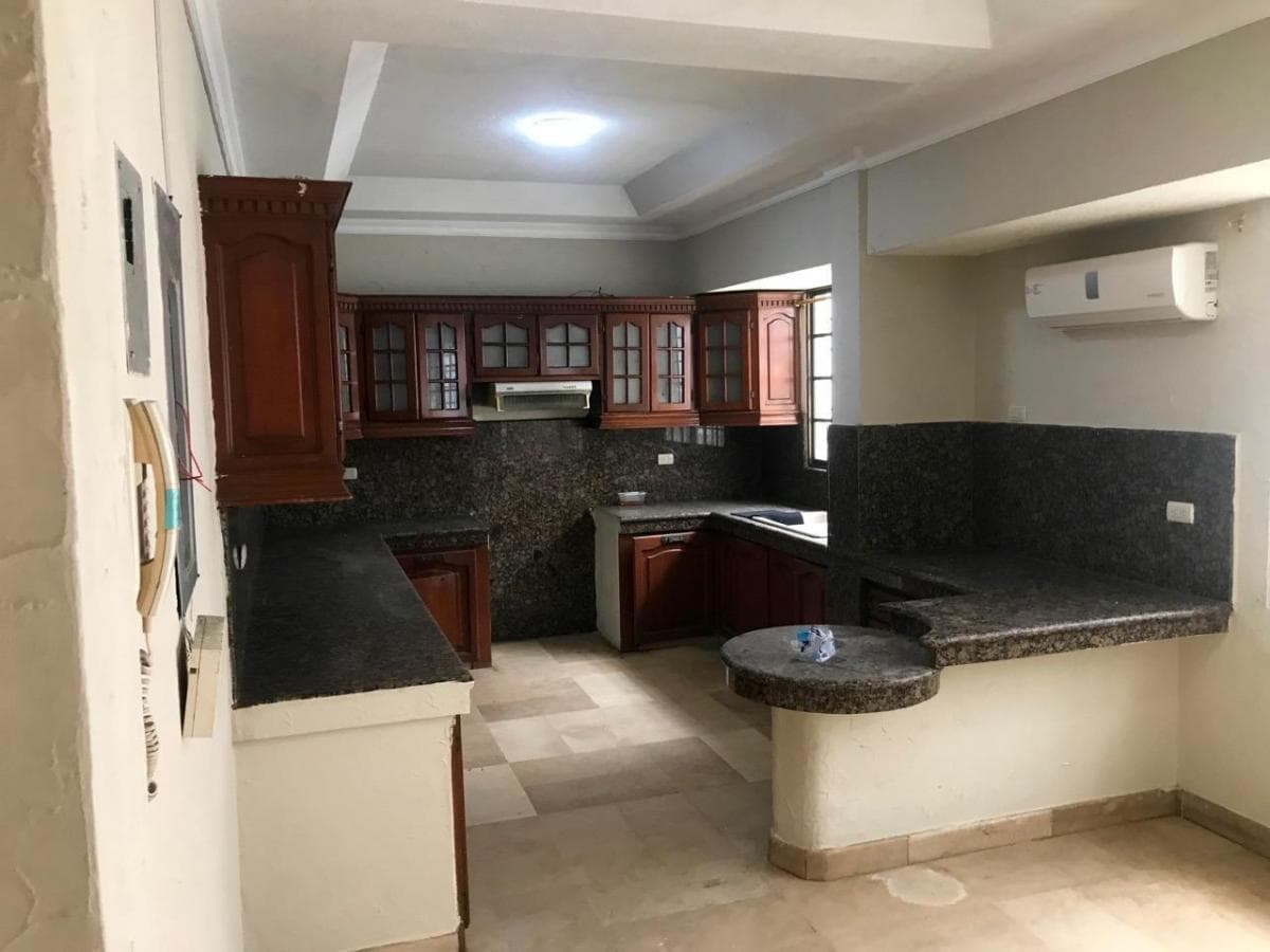 Norte. Urdesa Central Alquilo Amplia Casa Residencial con Piscina Impecable, Guayas — imagen 7