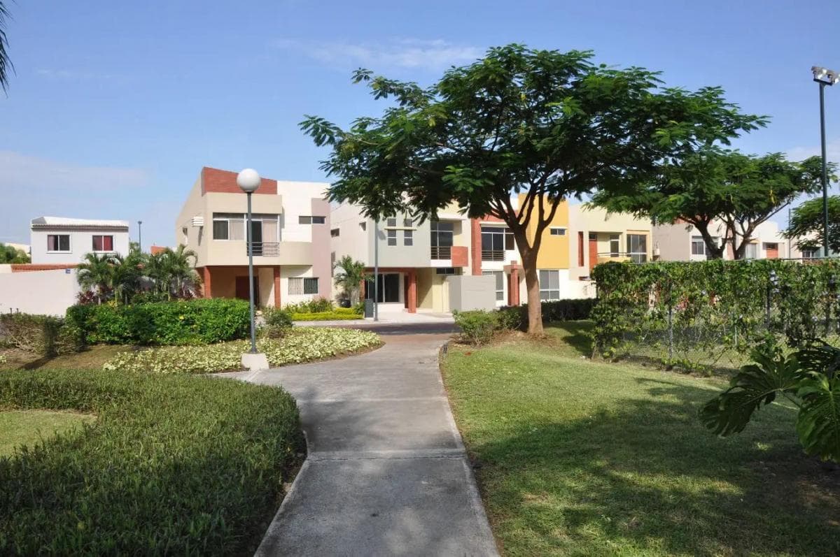 Venta de Casa de Oportunidad en Urb. Belohorizonte - R. Luna, Guayas — imagen 7