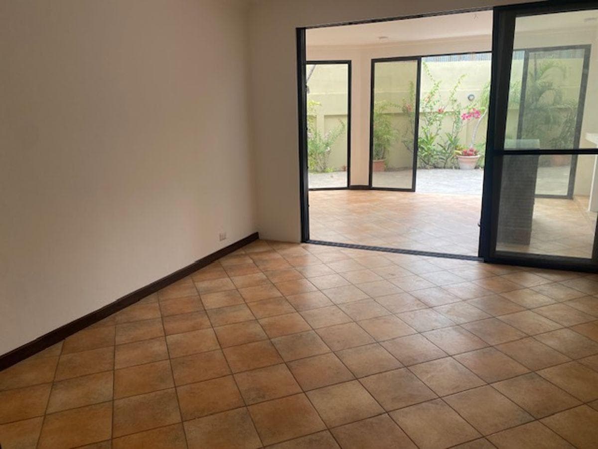 Urbanizacion Palmar del Rio, casa Amplia con 2 Maste Uno en Planta Baja, de Oportunidad, Guayas — imagen 9