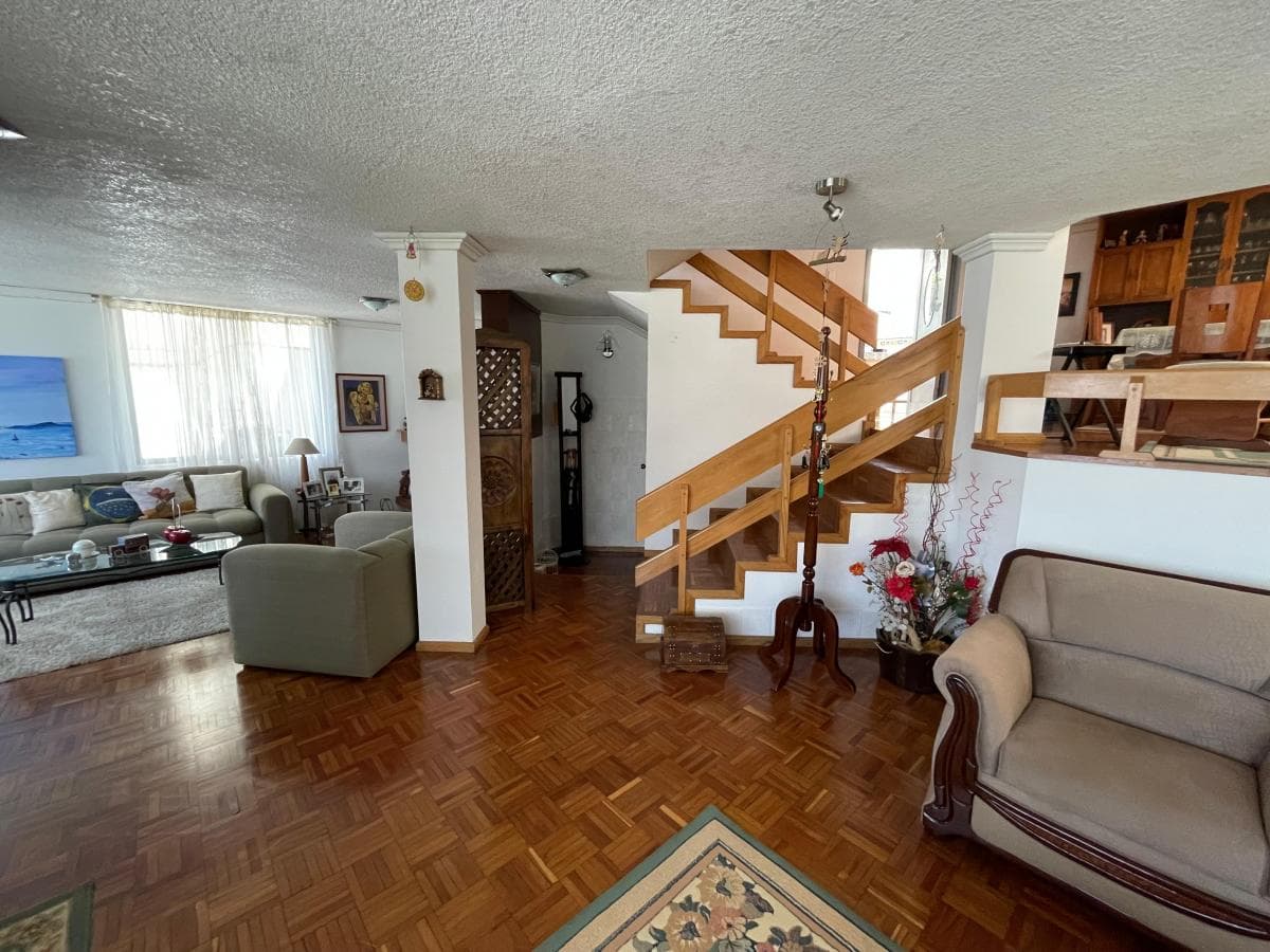 Vendo Hermosa Casa Ponciano Alto, Para Familias Grandes. o Empresas. Provincia de Pichincha — imagen 10
