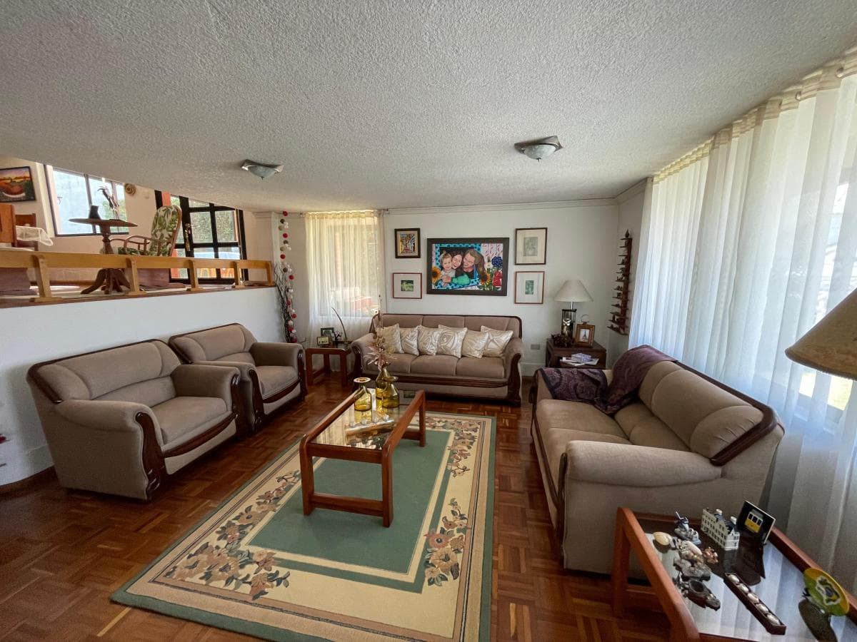 Vendo Hermosa Casa Ponciano Alto, Para Familias Grandes. o Empresas. Provincia de Pichincha — imagen 9