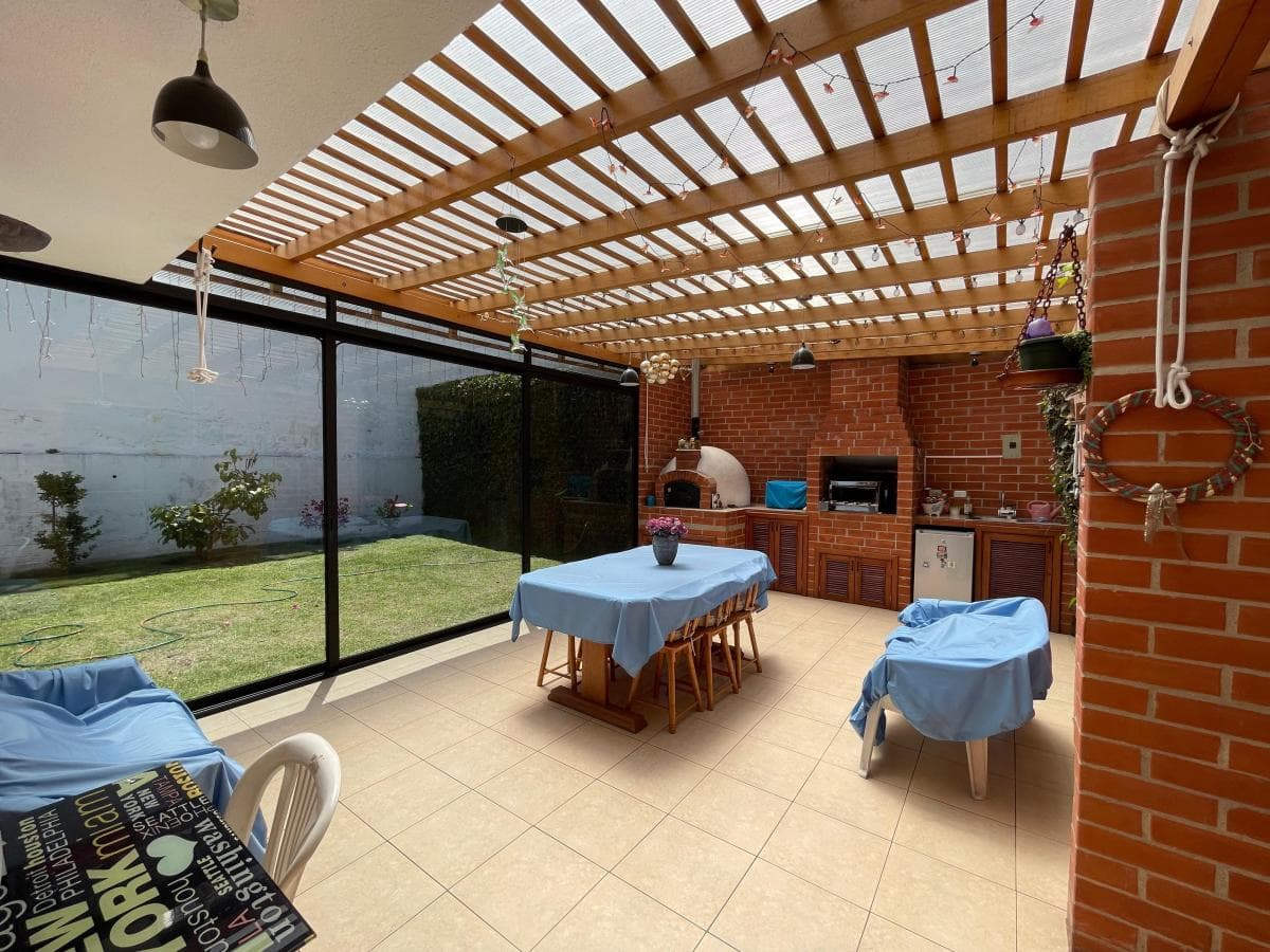Vendo Hermosa Casa Ponciano Alto, Para Familias Grandes. o Empresas. Provincia de Pichincha — imagen 3