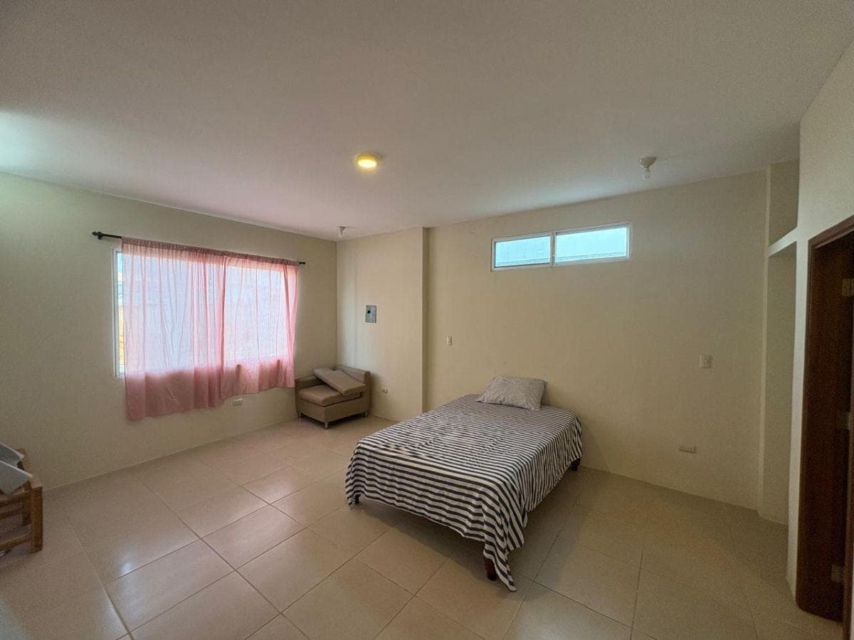 Casa con 6 Habitaciones de 180 m² en Venta en Sur de Playas, Guayas — imagen 6