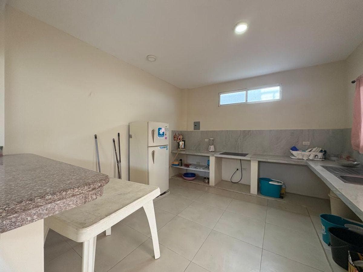 Casa con 6 Habitaciones de 180 m² en Venta en Sur de Playas, Guayas — imagen 2