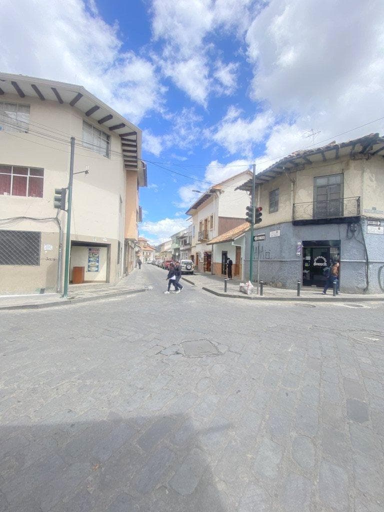 Propiedad en Venta con 305 m² de Terreno en El Centro Histórico de Cuenca Ec. Azuay — imagen 1