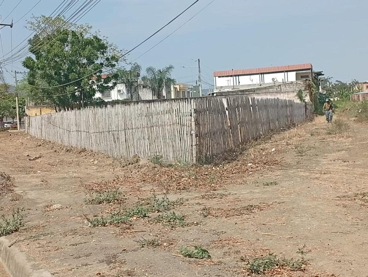 Terreno Esquinero de Venta Via Portoviejo, Manabí — imagen 2