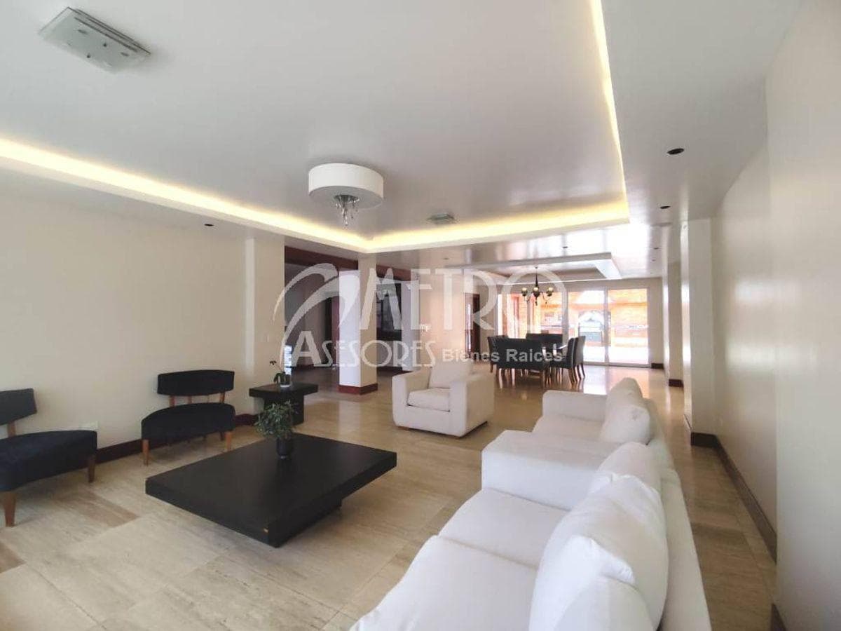 Casa en Venta 814 m² en Urb. Campo Alegre - Monteserrín — imagen 8