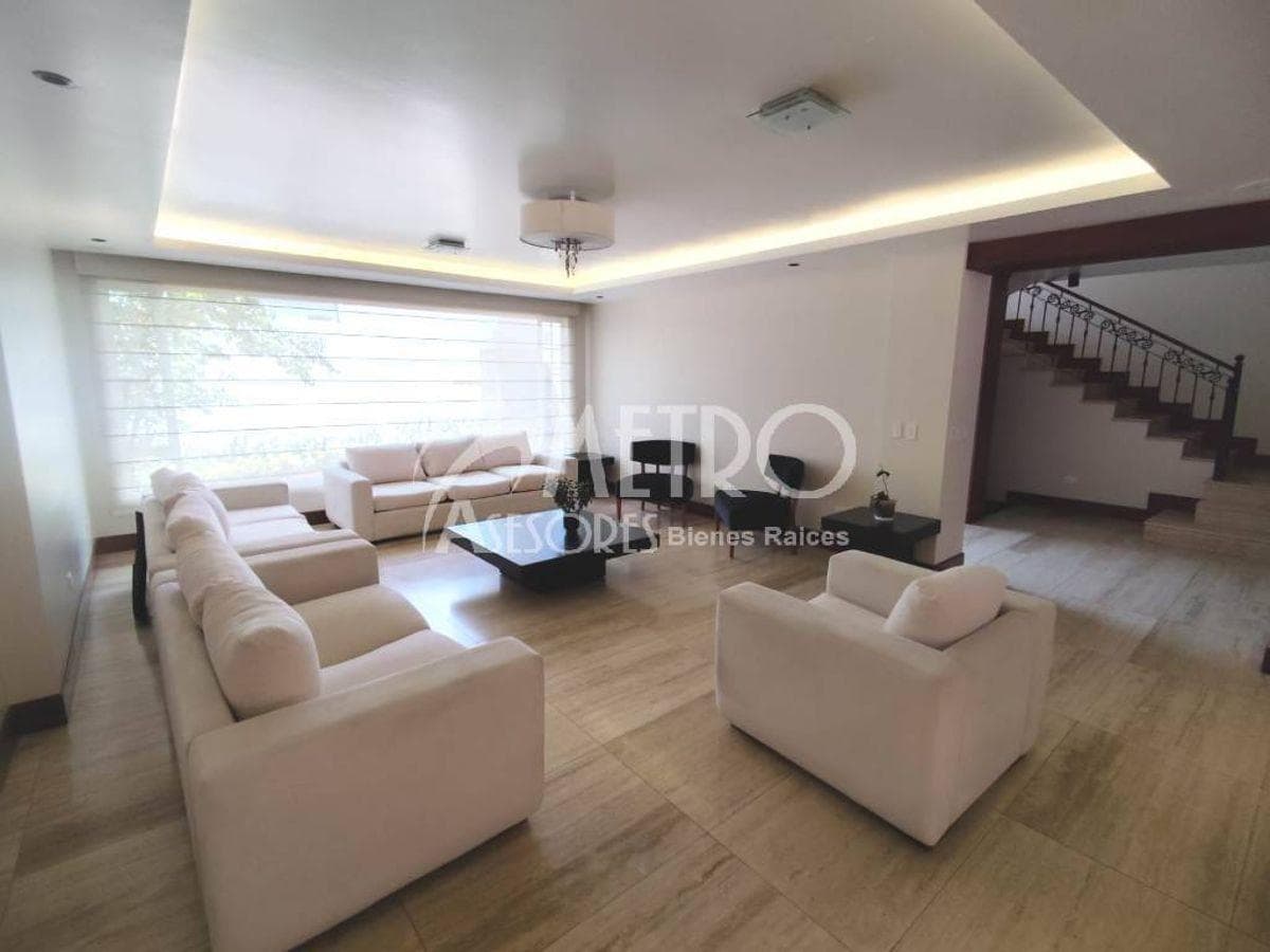 Casa en Venta 814 m² en Urb. Campo Alegre - Monteserrín — imagen 4