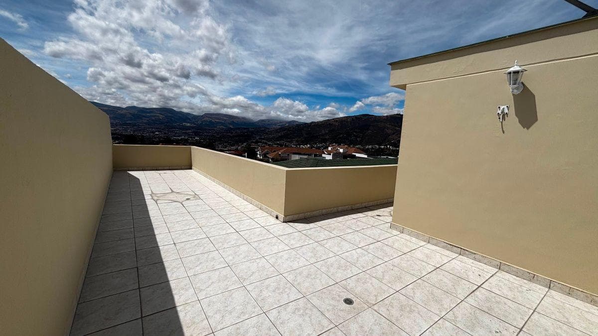 Casa en Venta en Cumbayá – Urbanización Vista Hermosa — imagen 9
