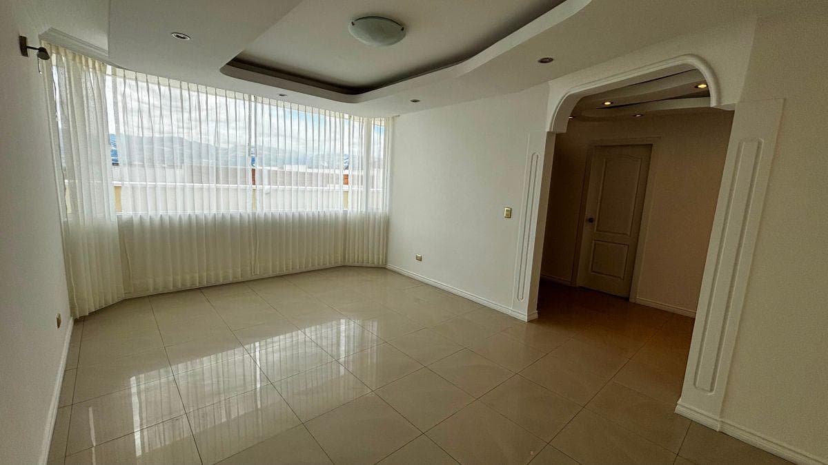 Casa en Venta en Cumbayá – Urbanización Vista Hermosa — imagen 5