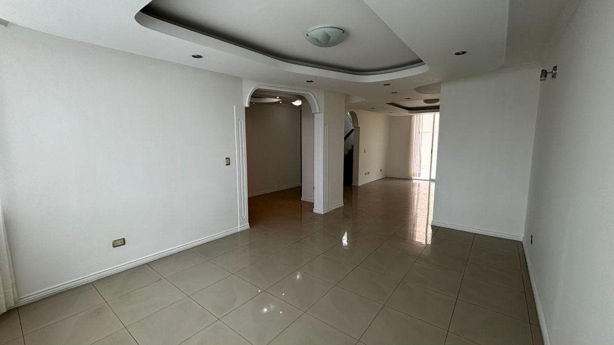 Casa en Venta en Cumbayá – Urbanización Vista Hermosa — imagen 4