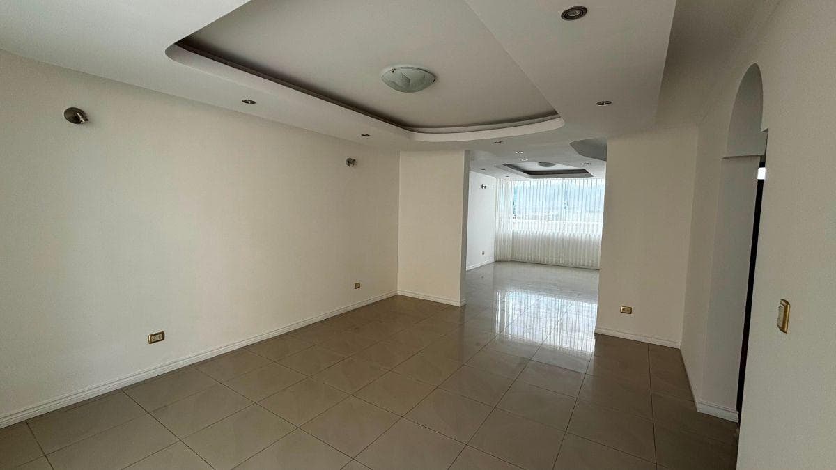 Casa en Venta en Cumbayá – Urbanización Vista Hermosa — imagen 3
