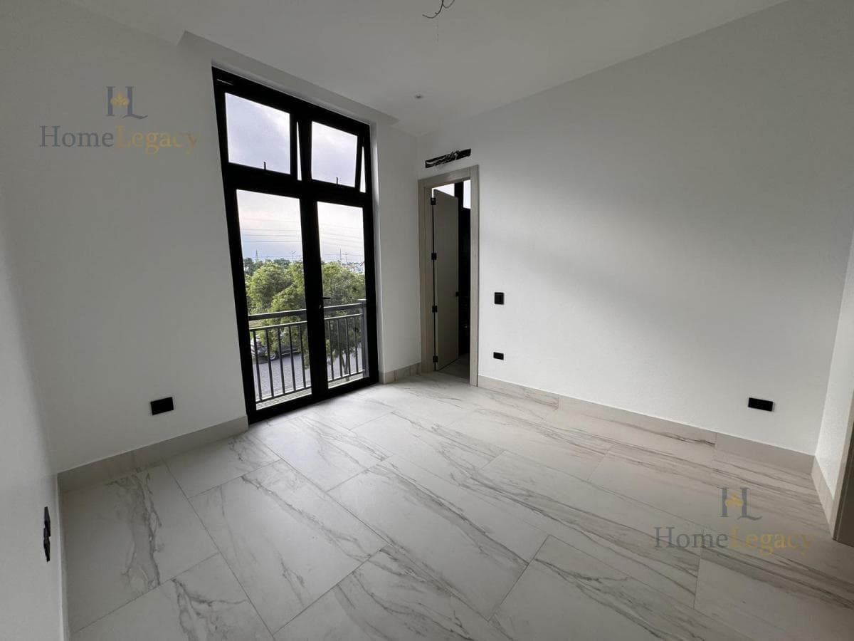 Venta de Casa Esquinera en Aires de Batán en Samborondón Am, Guayas — imagen 2