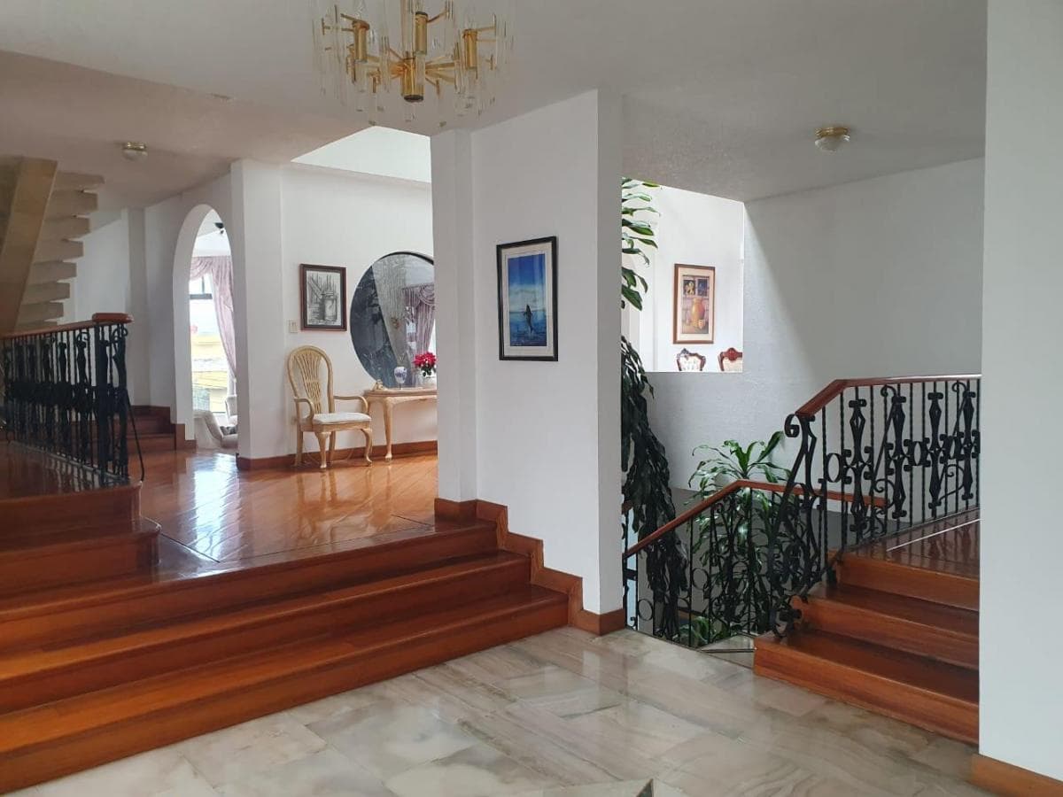 Espectacular Casa, Hermosa Vista, Amplios Espacios Sociales, Jardines, Salas — imagen 6