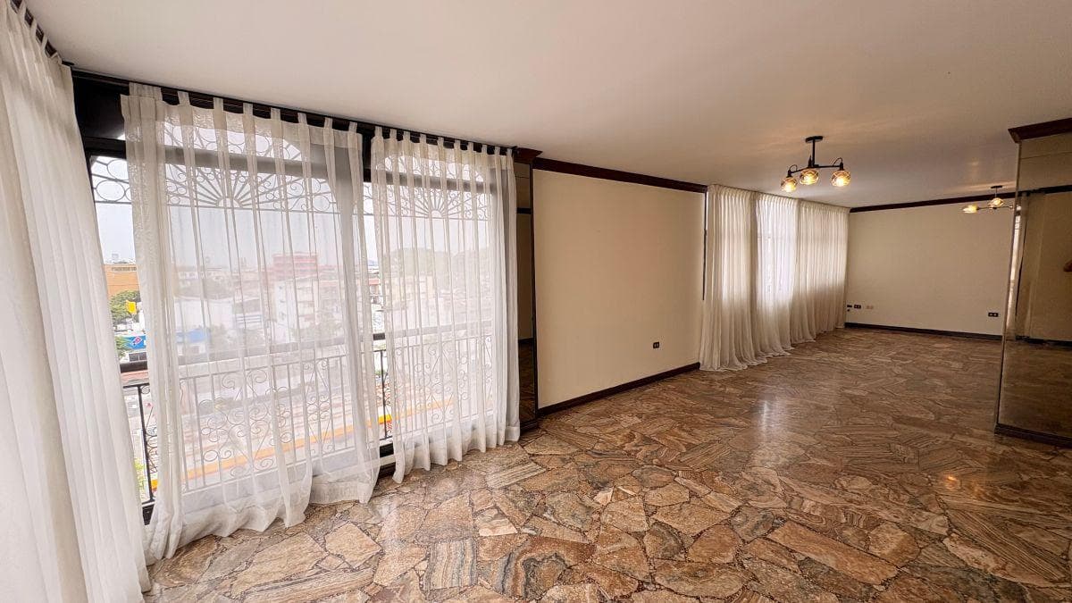 Venta Departamento Remodelado Condominio San Sebastian (Barrio Centenario), Guayas — imagen 6