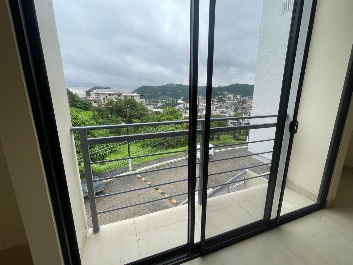 Las Cumbres Vendo Casa Moderna de Estreno – Sector Alto, Guayas — imagen 9