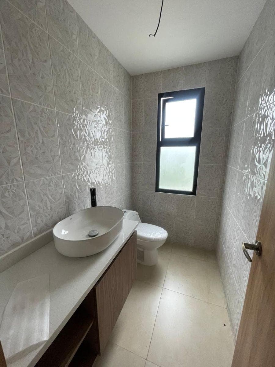 Las Cumbres Vendo Casa Moderna de Estreno – Sector Alto, Guayas — imagen 8