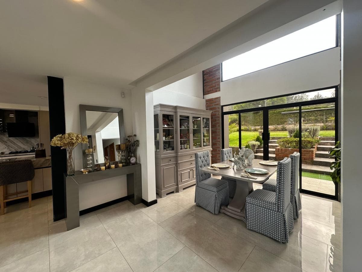 Casa en Venta 350 Mtrs Habitable, Lote 2400 Mtrs2 en Pifo, Urbanización — imagen 9