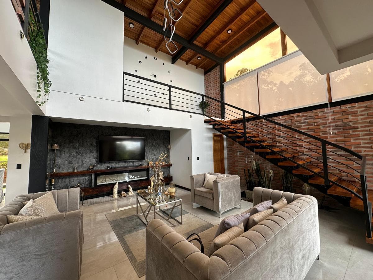Casa en Venta 350 Mtrs Habitable, Lote 2400 Mtrs2 en Pifo, Urbanización — imagen 8