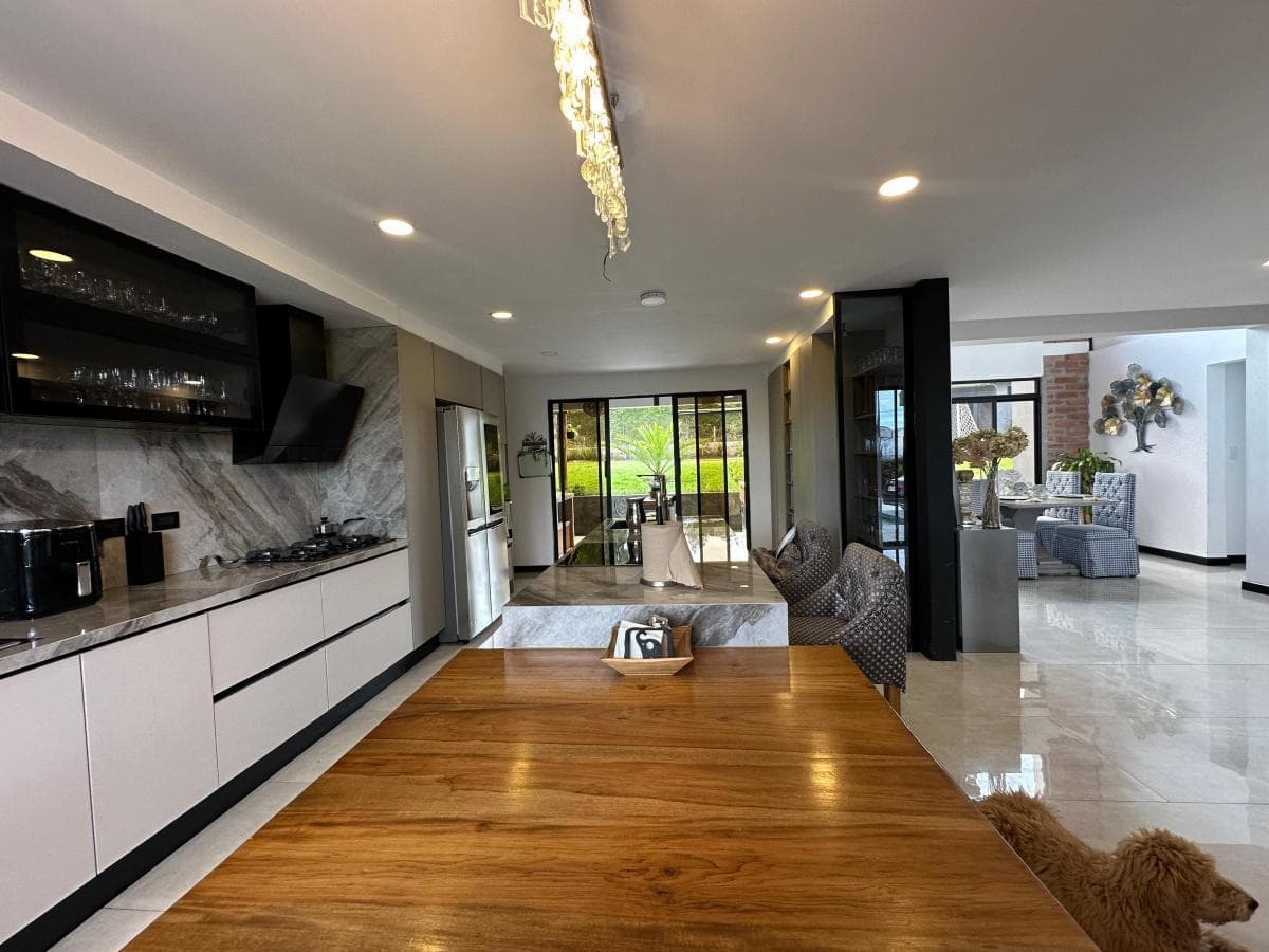 Casa en Venta 350 Mtrs Habitable, Lote 2400 Mtrs2 en Pifo, Urbanización — imagen 7