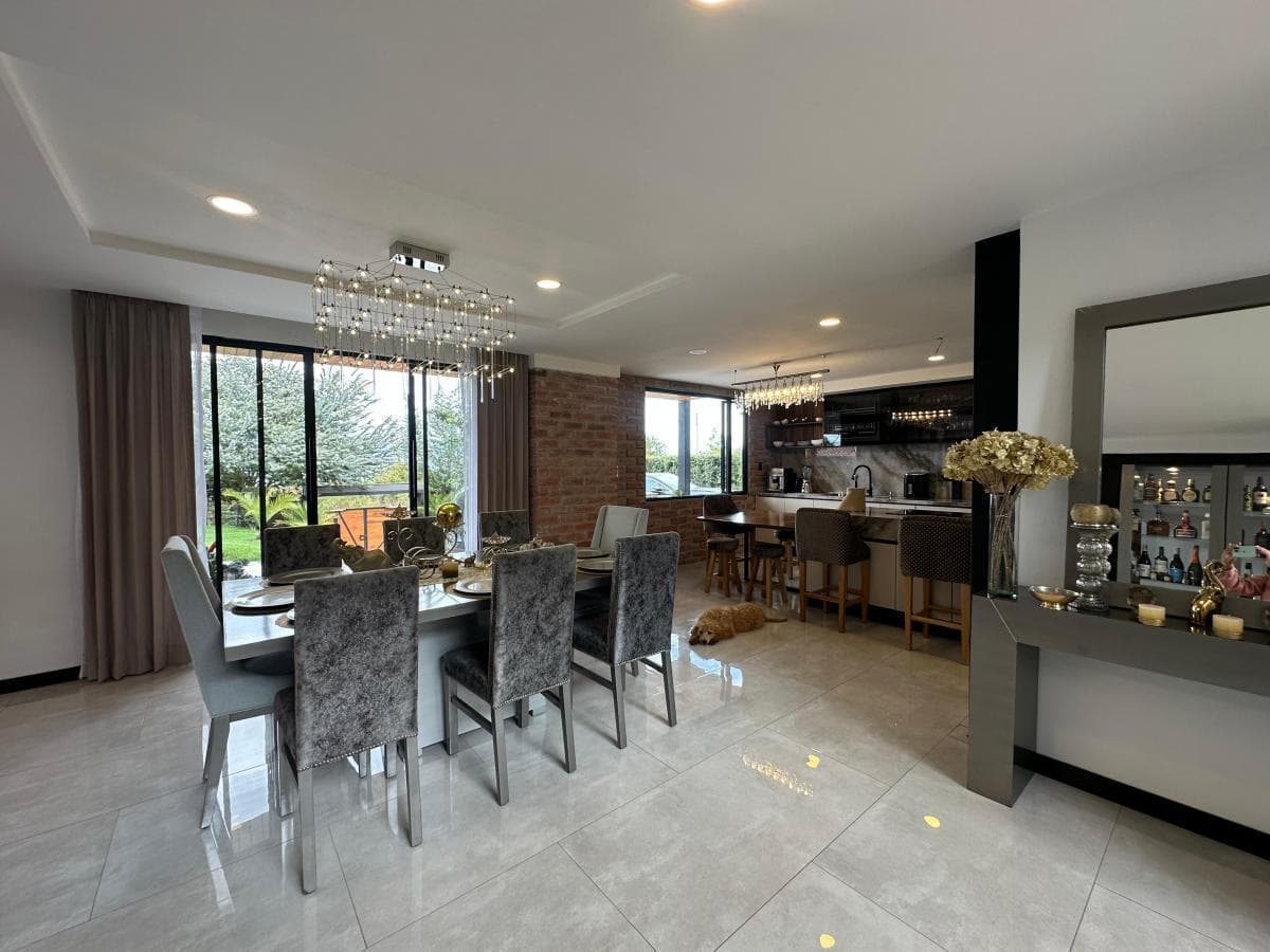 Casa en Venta 350 Mtrs Habitable, Lote 2400 Mtrs2 en Pifo, Urbanización — imagen 5
