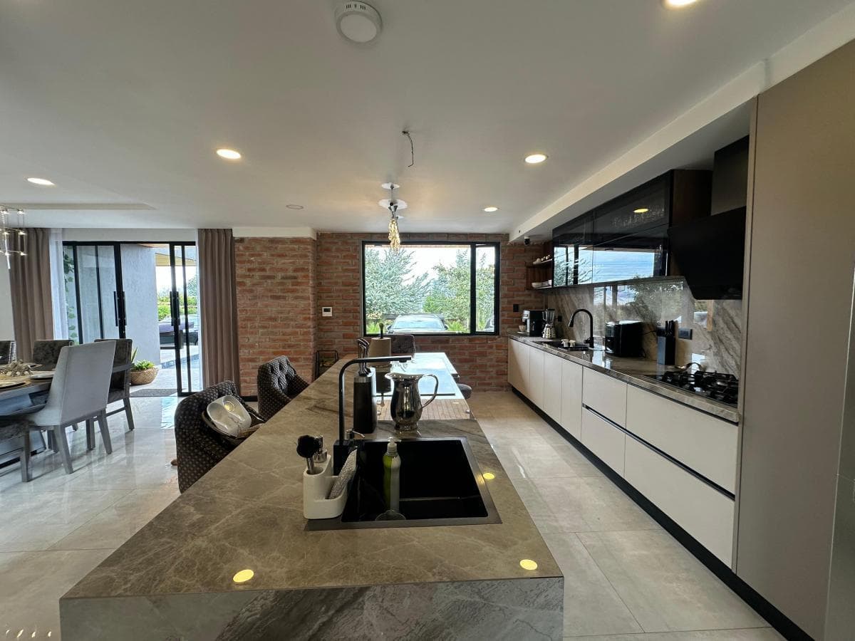 Casa en Venta 350 Mtrs Habitable, Lote 2400 Mtrs2 en Pifo, Urbanización — imagen 2