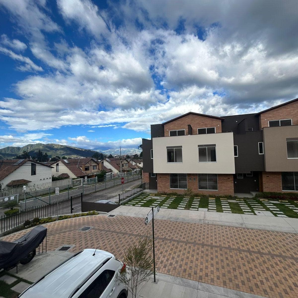 Ira Venta Casa Sector Conocoto 3 Habitaciones y un Ático — imagen 1