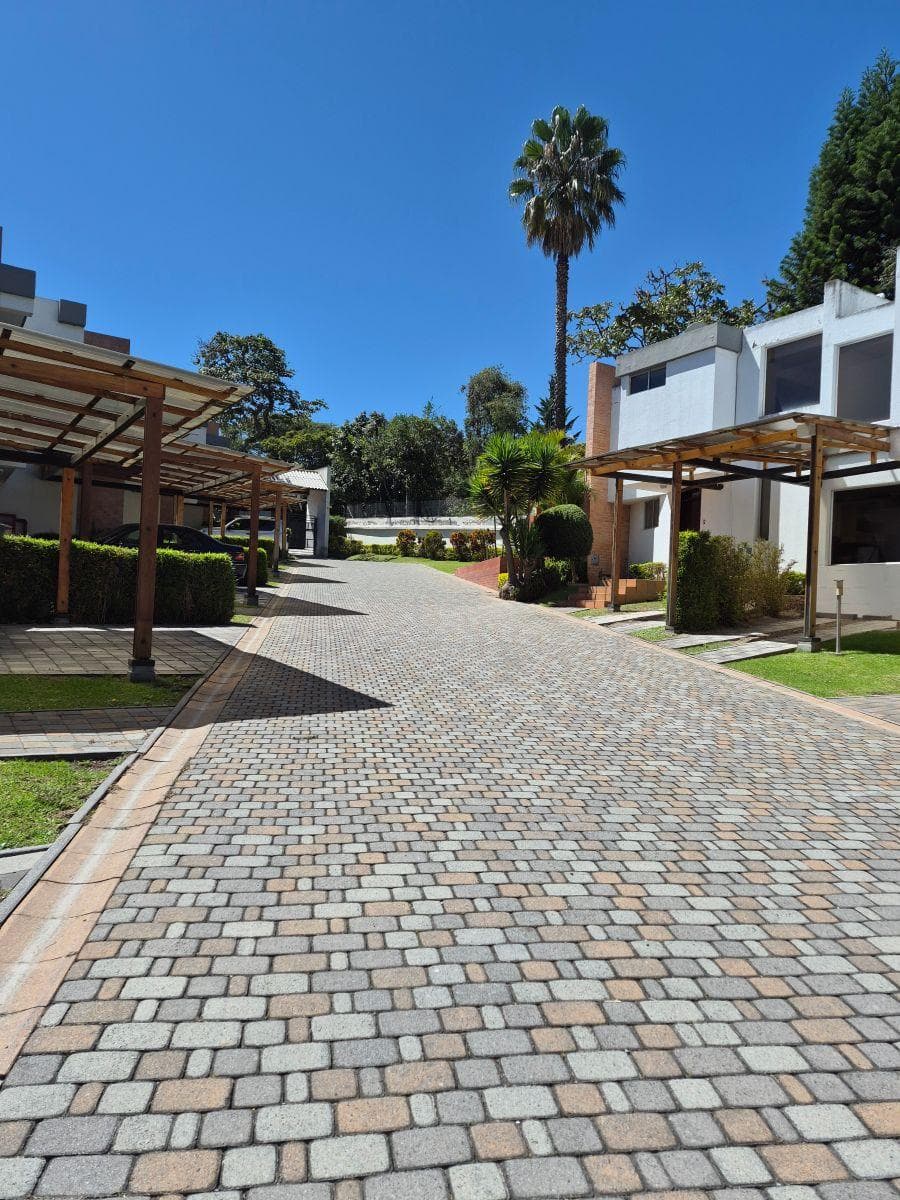 Casa de 280 m² con 3 Dorm. en Venta en Tumbaco Dentro de Conjunto — imagen 1