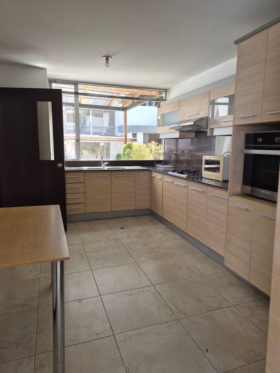 Casa de 280 m² con 3 Dorm. en Venta en Tumbaco Dentro de Conjunto — imagen 5
