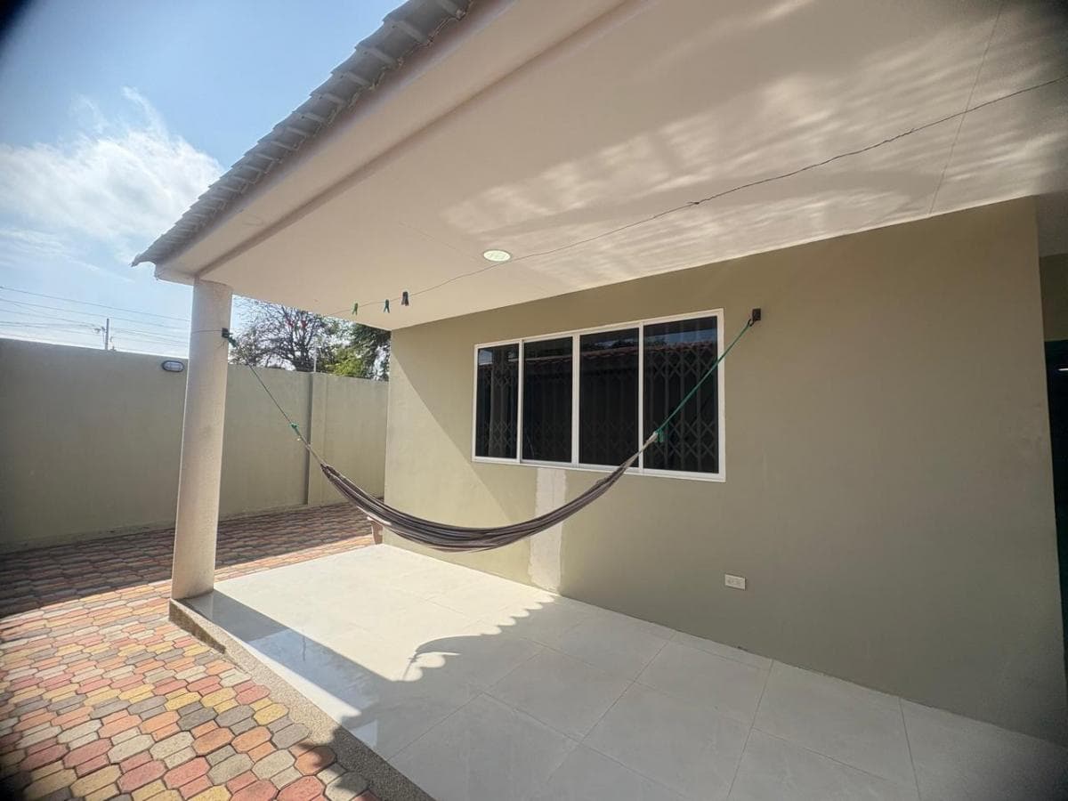 Casa 3 Recámaras en Venta, 264 m² de Terreno Sur de Playas, Lotiz. Marina Beach con Salida Al Mar, Guayas — imagen 3
