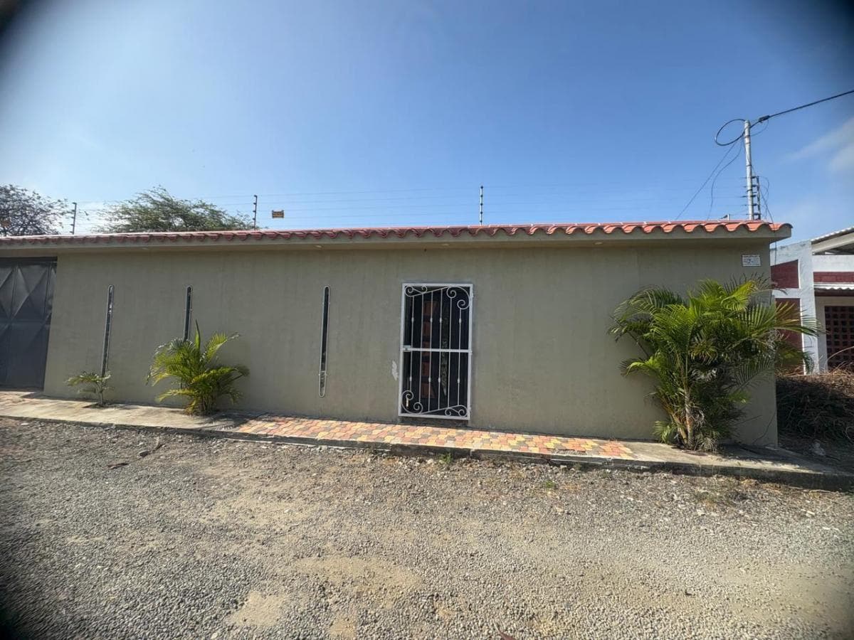 Casa 3 Recámaras en Venta, 264 m² de Terreno Sur de Playas, Lotiz. Marina Beach con Salida Al Mar, Guayas — imagen 2