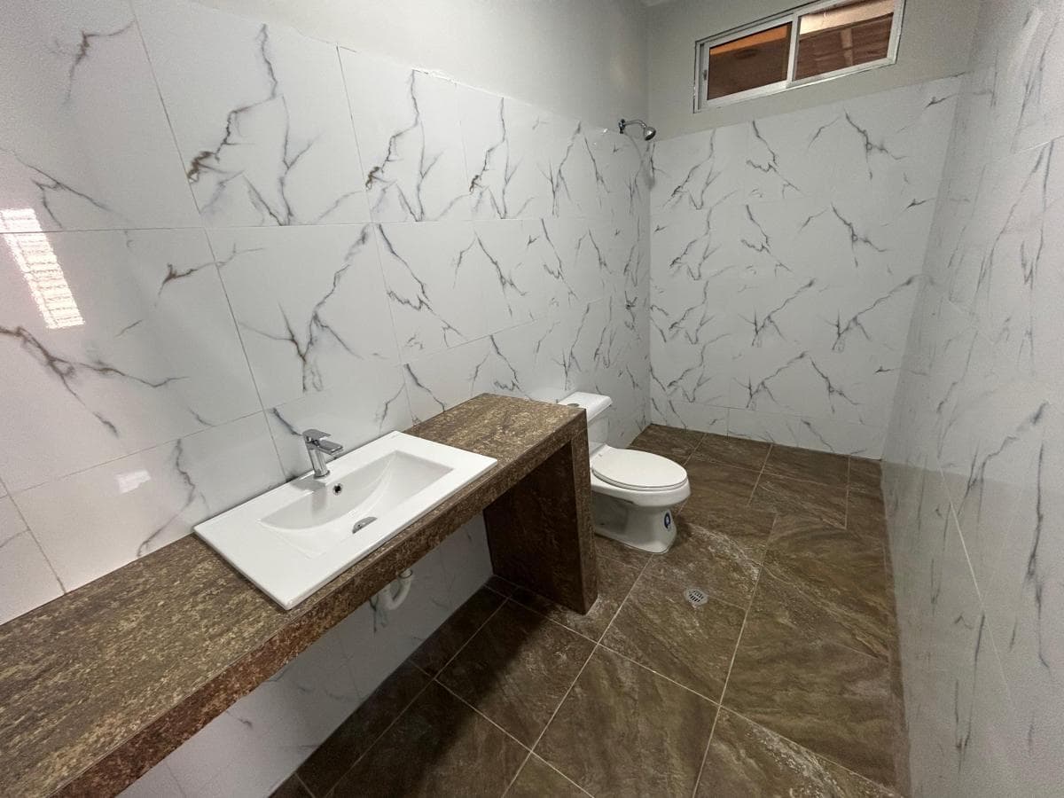 Alquilo/ Vendo Casa Amplia Planta Baja en La Ciudadela Bolivariana, Guayas — imagen 6