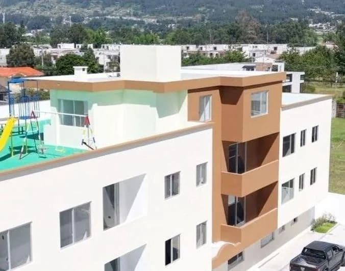 Venta Partamentos de 2 y 3 Dorm. en Conocoto –valle de Los Chillos con Ascensor y Terra — imagen 1