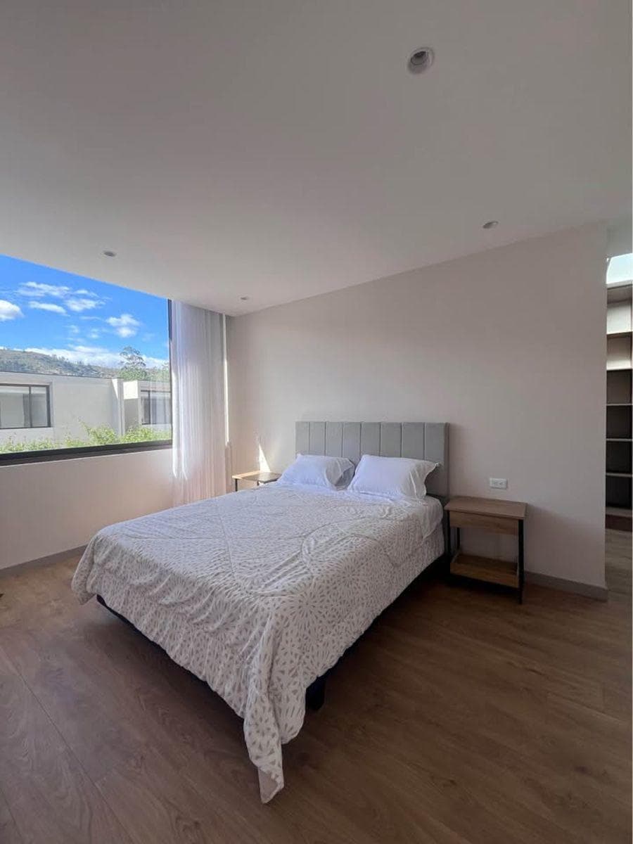 Casa de 3 Dorm. en Venta. Challuabamba, Azuay — imagen 9