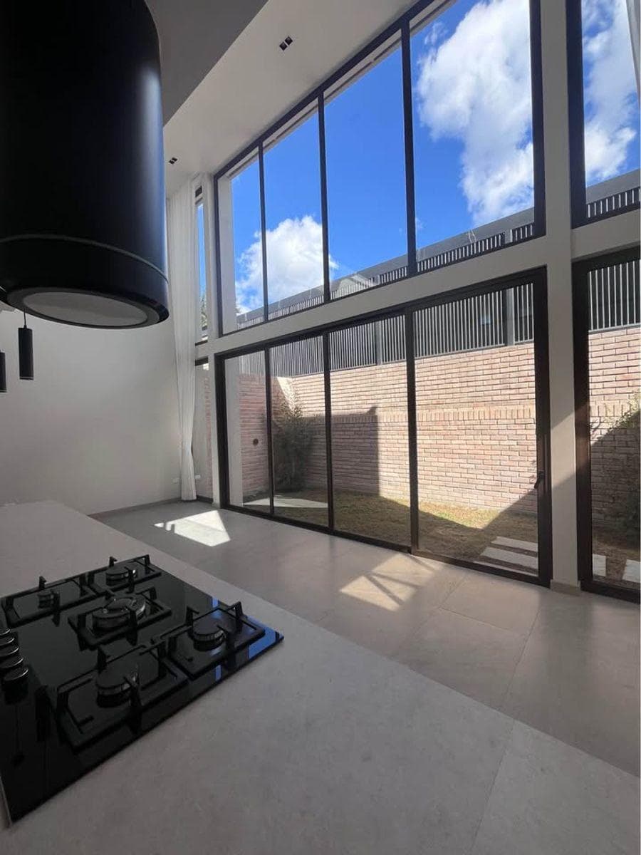 Casa de 3 Dorm. en Venta. Challuabamba, Azuay — imagen 6