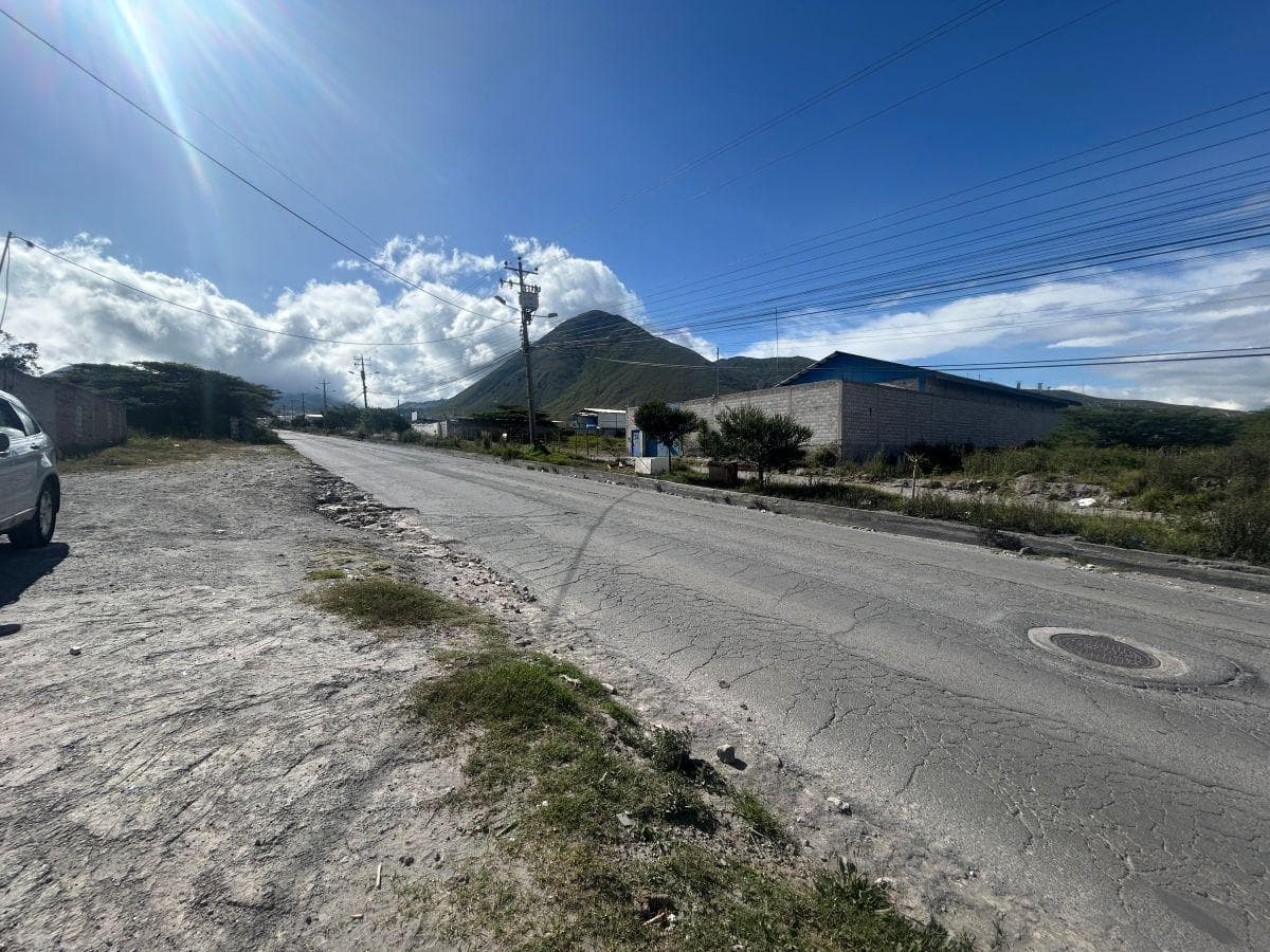 Oportunidad de Inversión 2.944 m² Terreno Plano con Rentas Activas en La Mitad del Mundo — imagen 3