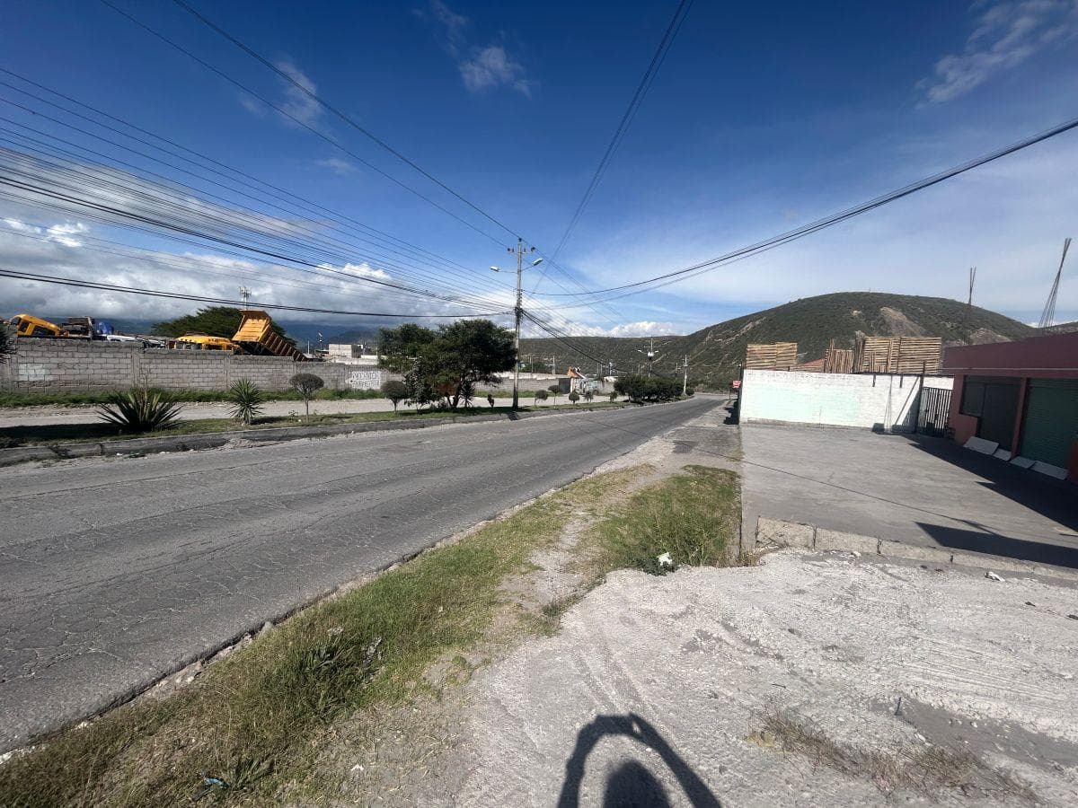 Oportunidad de Inversión 2.944 m² Terreno Plano con Rentas Activas en La Mitad del Mundo — imagen 2