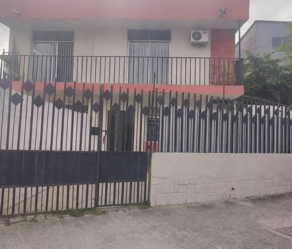 Se Vende Casa Cdla Moran Valverde, Sector Iess (Monij), Guayas — imagen 1