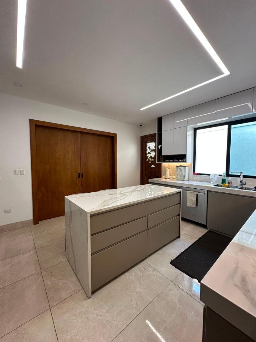 En Venta Casa Vista Al Lago en Samborondon Km 5, Isla Mocoli, Urbanizacion Isla del Río, 440 m², 3d, Guayas — imagen 5