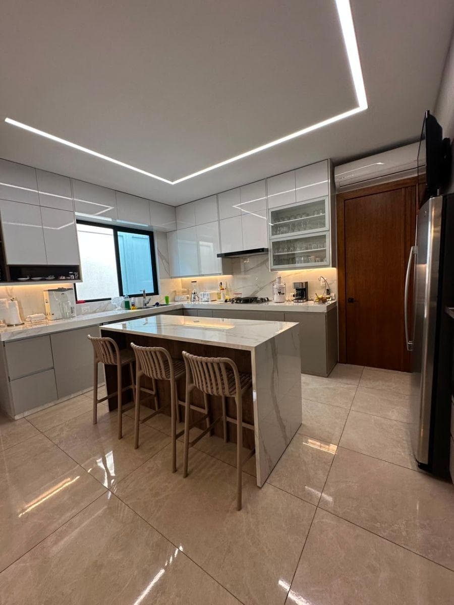 En Venta Casa Vista Al Lago en Samborondon Km 5, Isla Mocoli, Urbanizacion Isla del Río, 440 m², 3d, Guayas — imagen 3