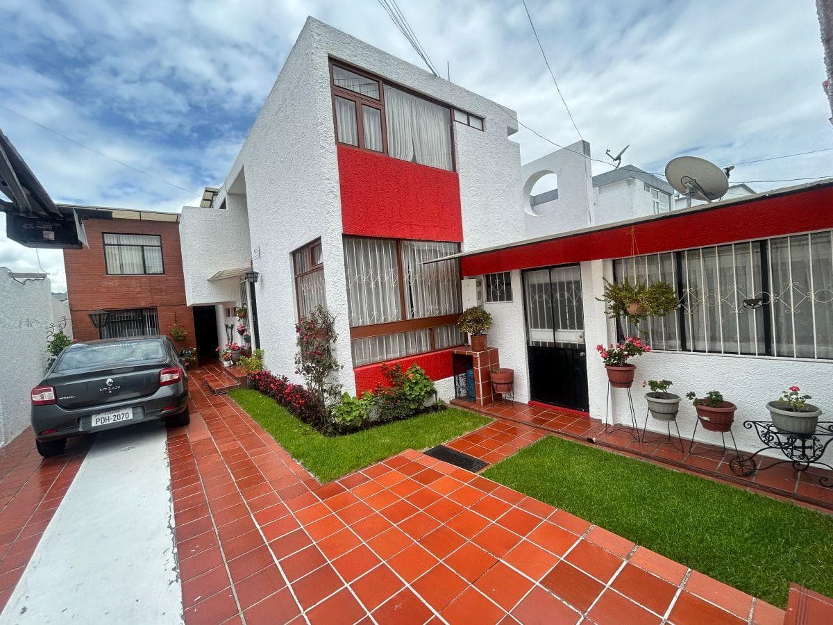 Venta Dos Casas Sector El Carmelo - Av El Inca - Conjunto Cerrado — imagen 1