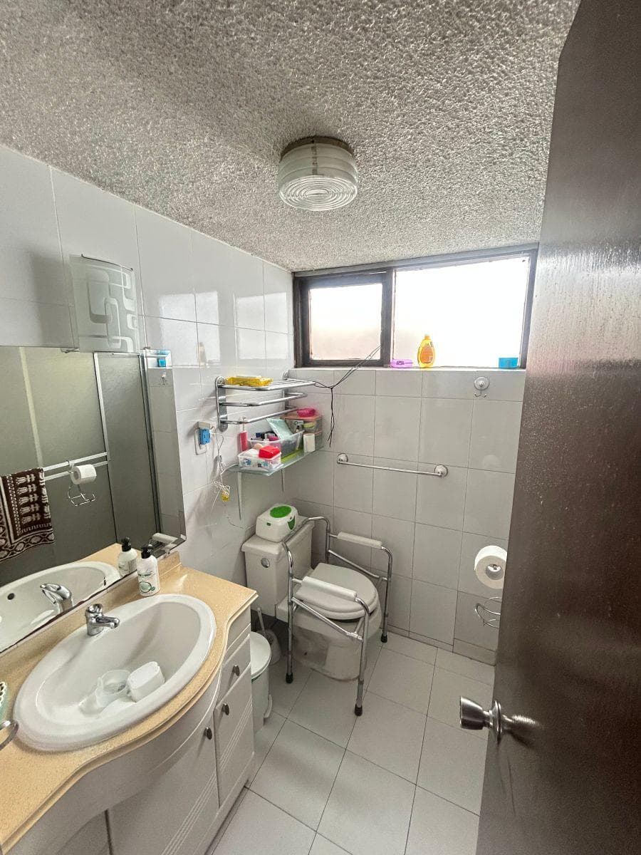 Venta Dos Casas Sector El Carmelo - Av El Inca - Conjunto Cerrado — imagen 4