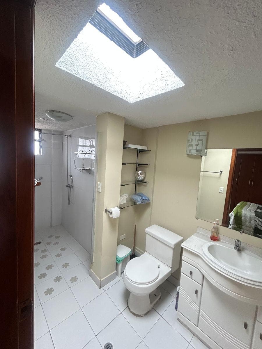 Venta Dos Casas Sector El Carmelo - Av El Inca - Conjunto Cerrado — imagen 2